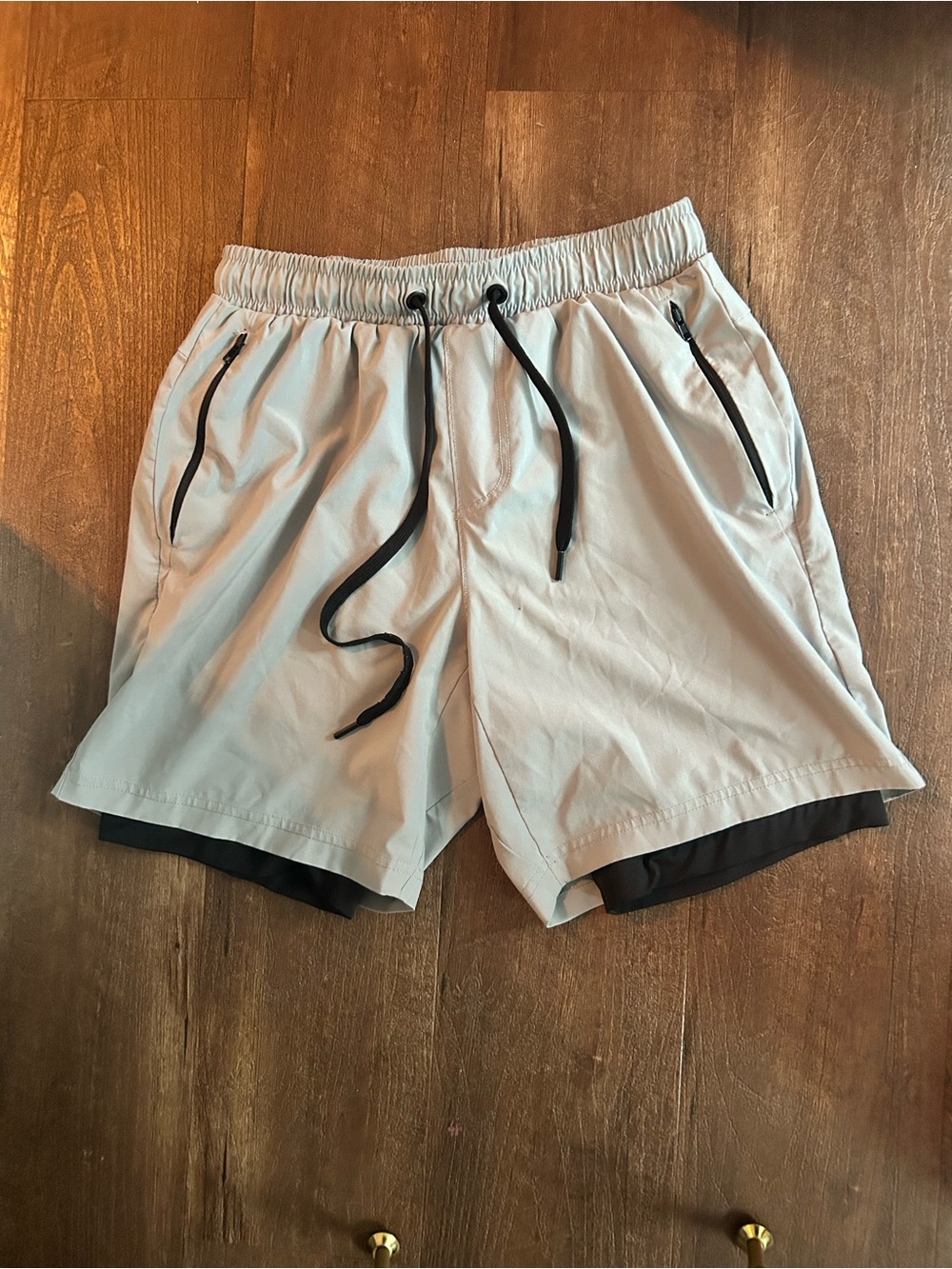 Aeropostale Men's Athletic Shorts with black Liner - Gray Size Small